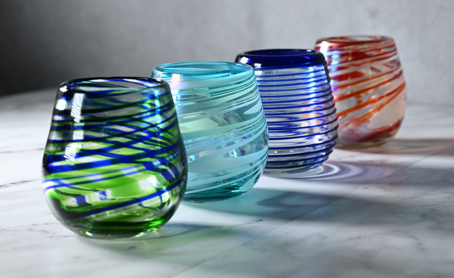 MG102 - 11oz Stemless Wine Glass, Red Swirl, Set of 4 - Hand Blown Recycled  Glass From Mexico